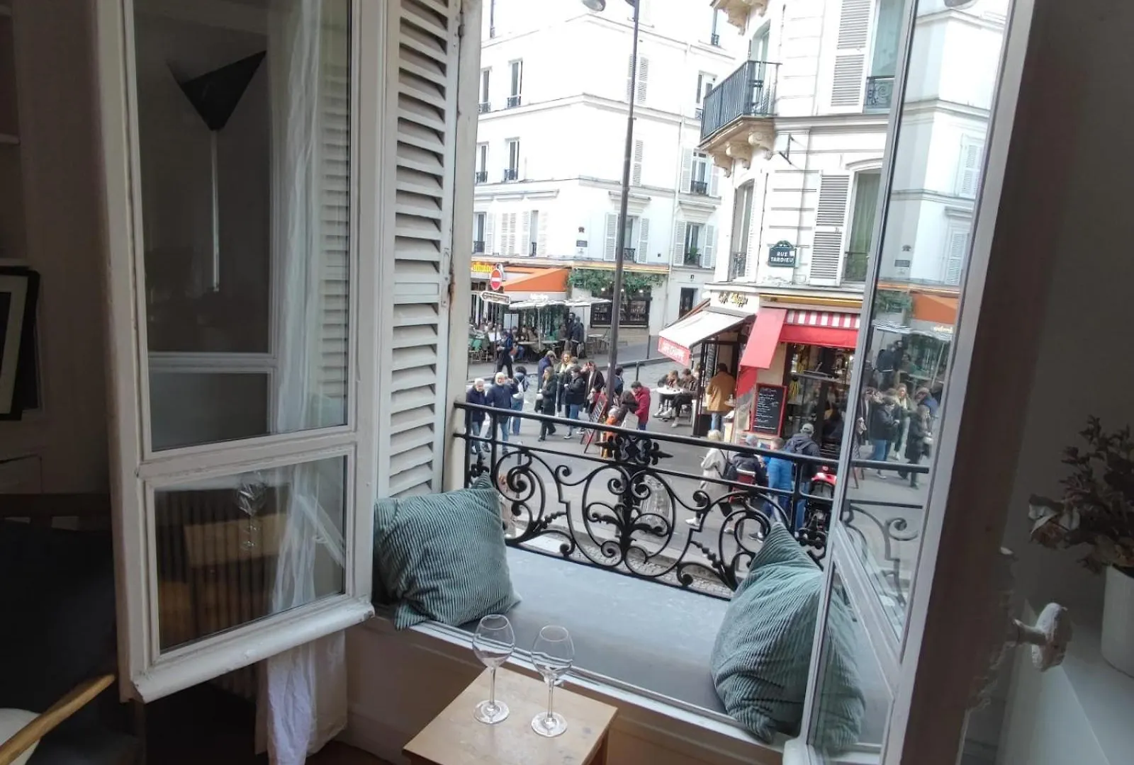 Apartment Renovated Family Flat In Montmartre Paris